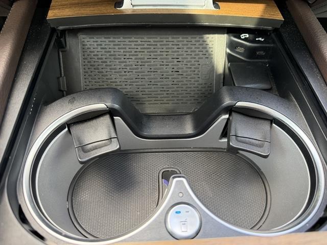 Mercedes-Benz GLE 580 Vehicle Full-screen Gallery Image 25