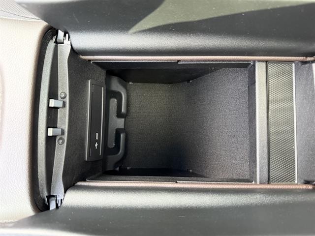 Mercedes-Benz GLE 580 Vehicle Full-screen Gallery Image 26