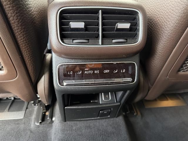 Mercedes-Benz GLE 580 Vehicle Full-screen Gallery Image 27