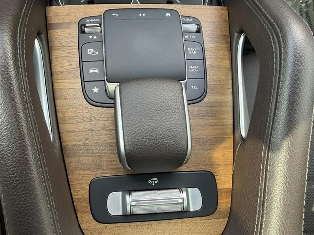 Mercedes-Benz GLE 580 Vehicle Full-screen Gallery Image 28