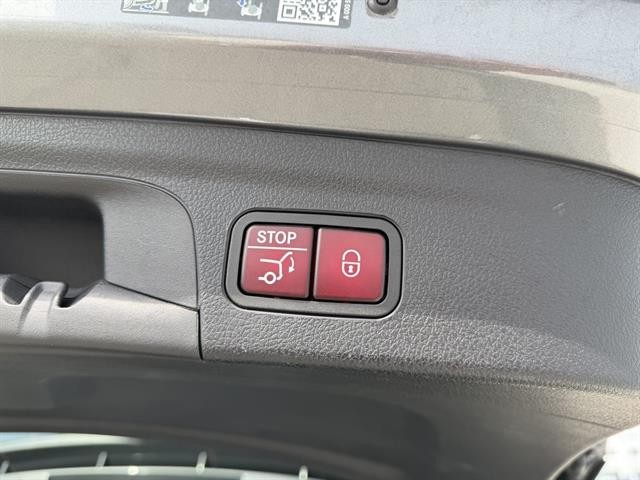 Mercedes-Benz GLE 580 Vehicle Full-screen Gallery Image 33