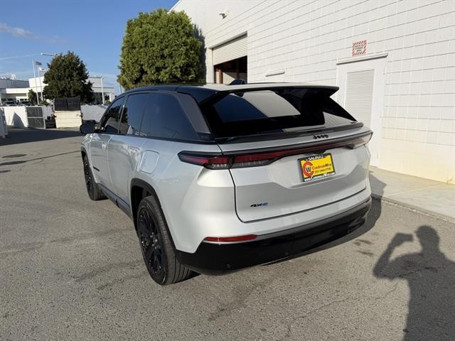 Jeep Wagoneer S Vehicle Full-screen Gallery Image 04