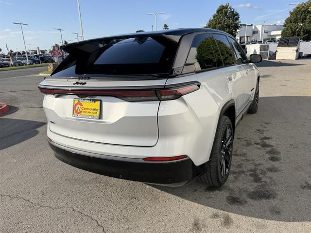 Jeep Wagoneer S Vehicle Full-screen Gallery Image 06