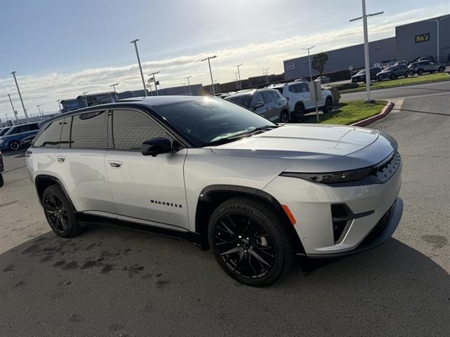 Jeep Wagoneer S Vehicle Full-screen Gallery Image 07