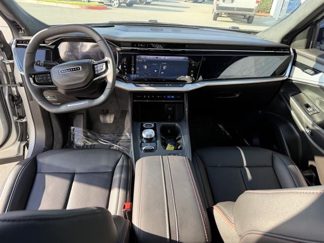 Jeep Wagoneer S Vehicle Full-screen Gallery Image 14