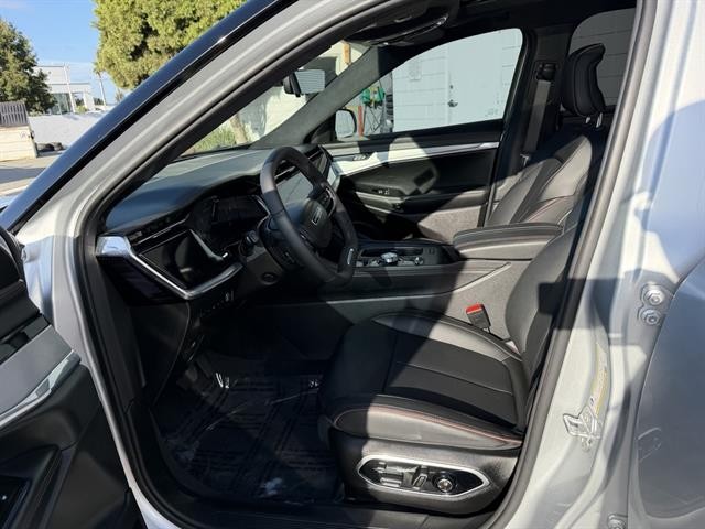 Jeep Wagoneer S Vehicle Full-screen Gallery Image 15