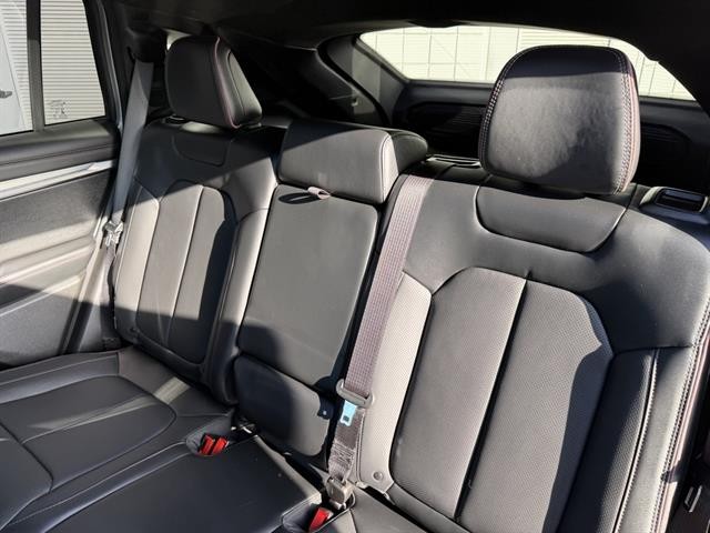 Jeep Wagoneer S Vehicle Full-screen Gallery Image 18