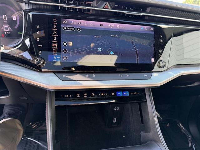 Jeep Wagoneer S Vehicle Full-screen Gallery Image 22