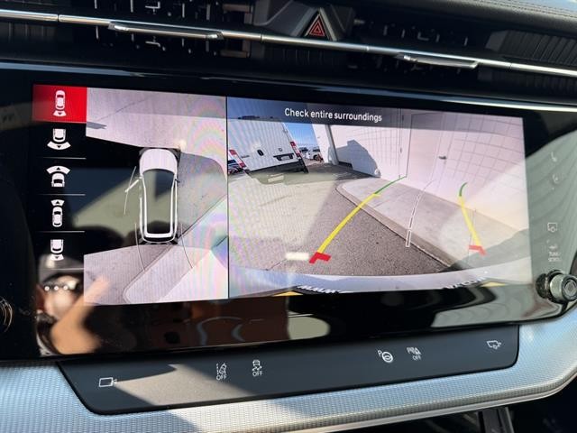 Jeep Wagoneer S Vehicle Full-screen Gallery Image 23