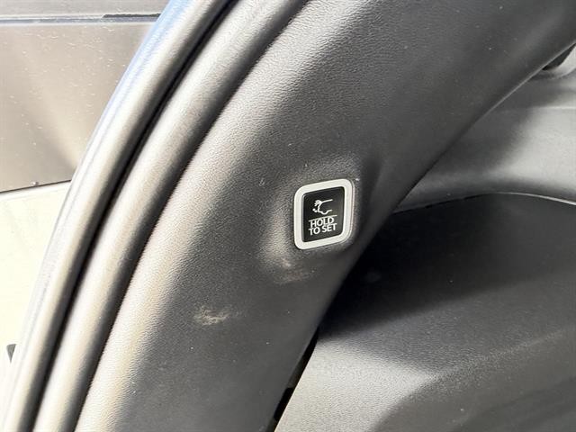 Jeep Wagoneer S Vehicle Full-screen Gallery Image 31