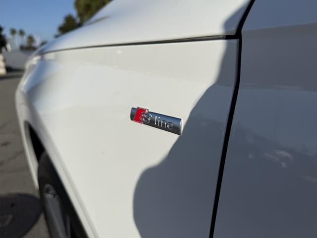 Audi Q5 Vehicle Full-screen Gallery Image 09