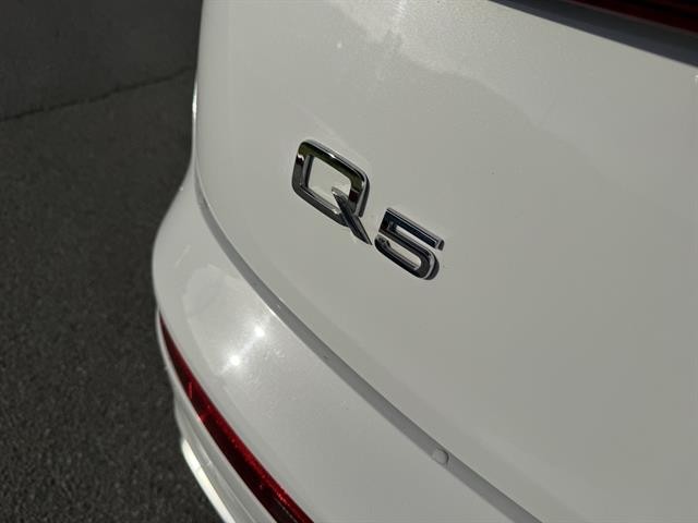 Audi Q5 Vehicle Full-screen Gallery Image 11