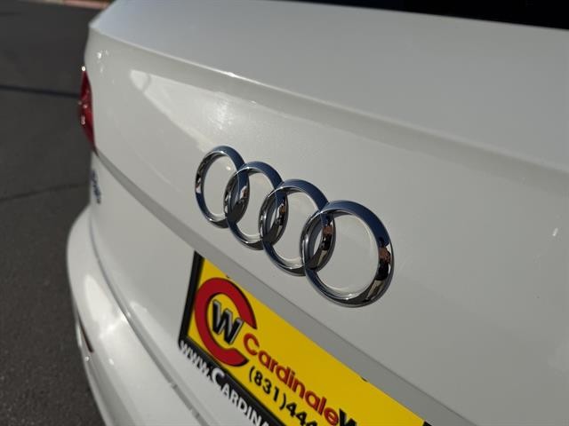 Audi Q5 Vehicle Full-screen Gallery Image 12