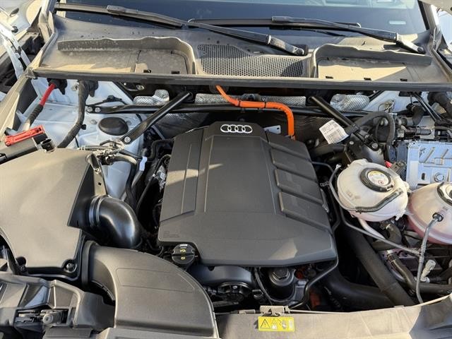 Audi Q5 Vehicle Full-screen Gallery Image 14