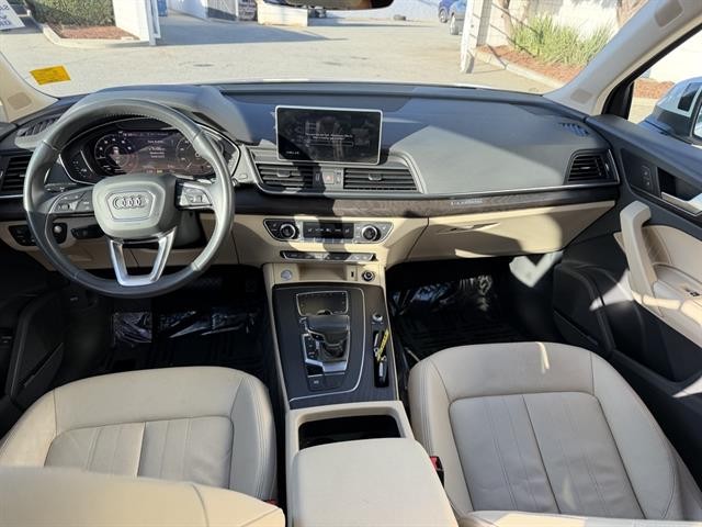 Audi Q5 Vehicle Full-screen Gallery Image 15