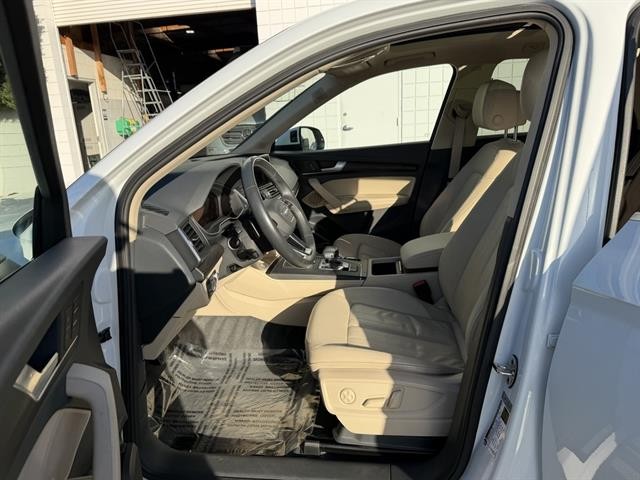 Audi Q5 Vehicle Full-screen Gallery Image 16