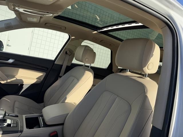 Audi Q5 Vehicle Full-screen Gallery Image 18