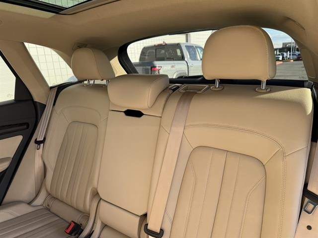 Audi Q5 Vehicle Full-screen Gallery Image 19