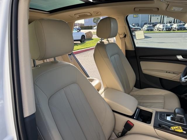 Audi Q5 Vehicle Full-screen Gallery Image 21