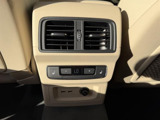 Audi Q5 Vehicle Full-screen Gallery Image 26