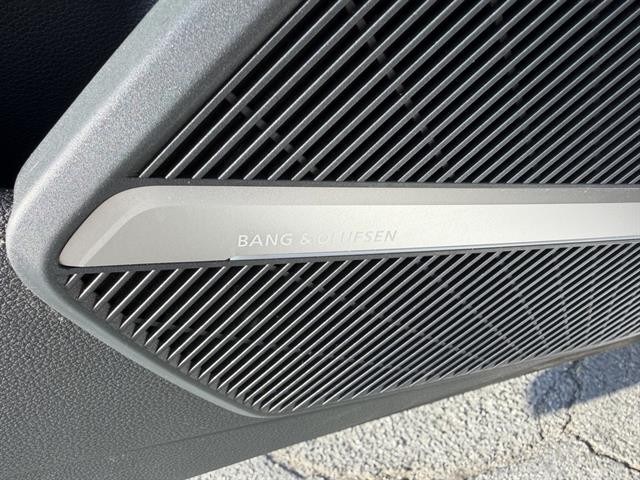 Audi Q5 Vehicle Full-screen Gallery Image 28