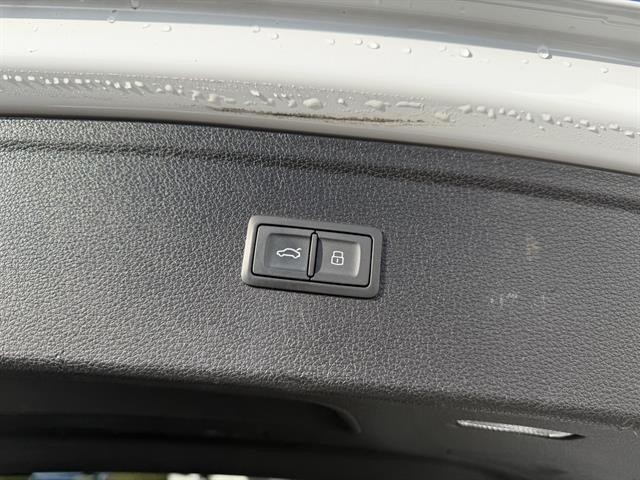 Audi Q5 Vehicle Full-screen Gallery Image 31