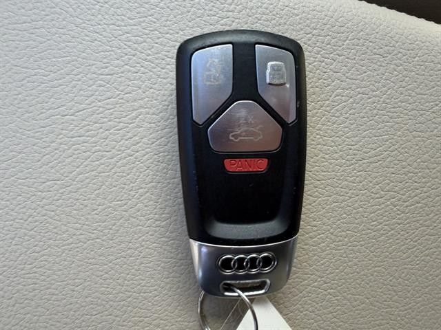 Audi Q5 Vehicle Full-screen Gallery Image 32