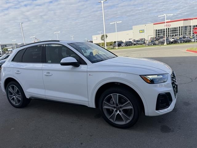 Audi Q5 Vehicle Full-screen Gallery Image 05