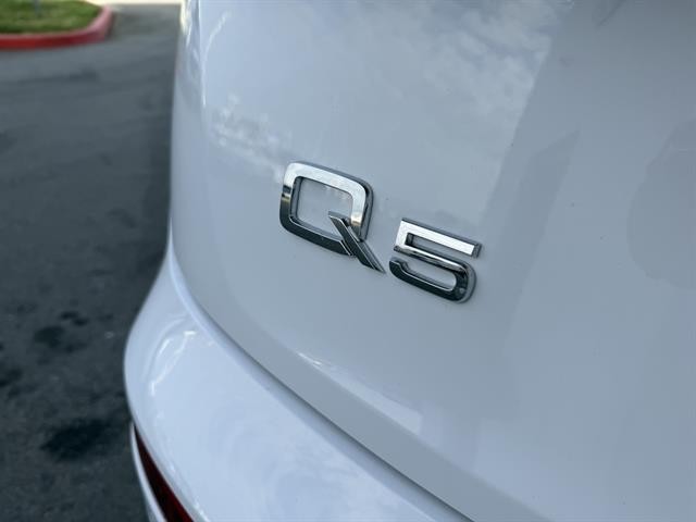 Audi Q5 Vehicle Full-screen Gallery Image 08