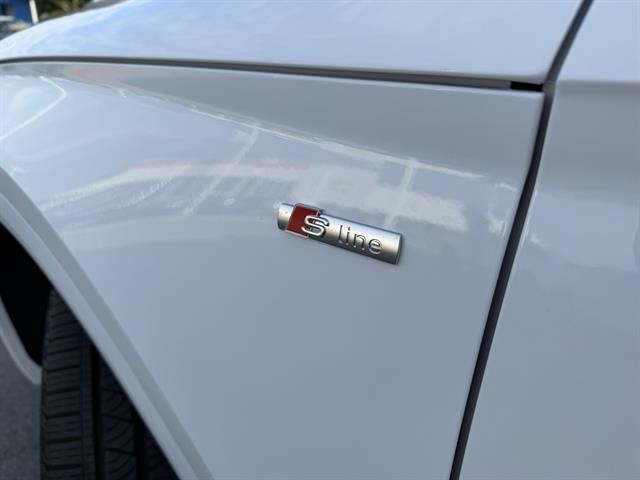 Audi Q5 Vehicle Full-screen Gallery Image 09