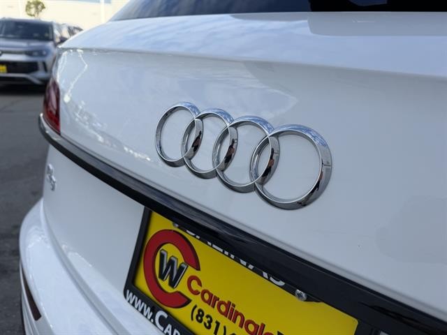 Audi Q5 Vehicle Full-screen Gallery Image 11