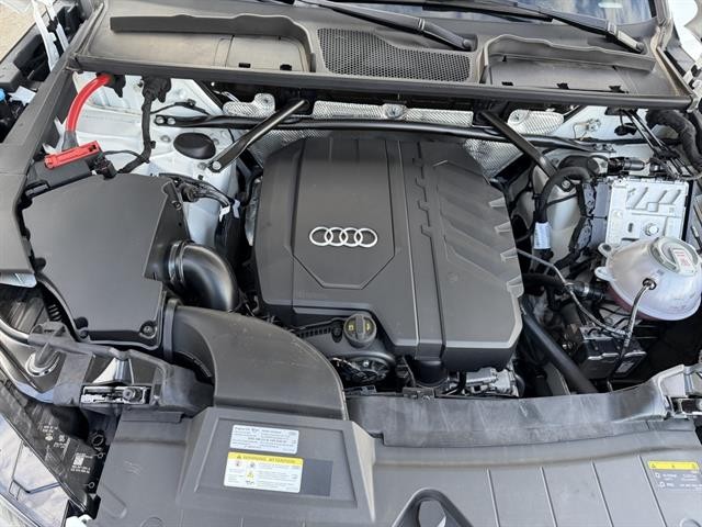 Audi Q5 Vehicle Full-screen Gallery Image 13