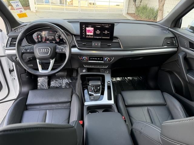 Audi Q5 Vehicle Full-screen Gallery Image 14