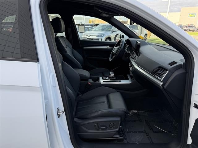 Audi Q5 Vehicle Full-screen Gallery Image 19