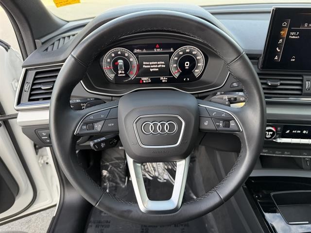 Audi Q5 Vehicle Full-screen Gallery Image 21