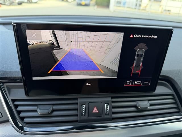 Audi Q5 Vehicle Full-screen Gallery Image 23