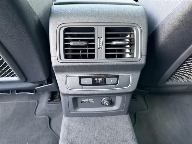 Audi Q5 Vehicle Full-screen Gallery Image 26