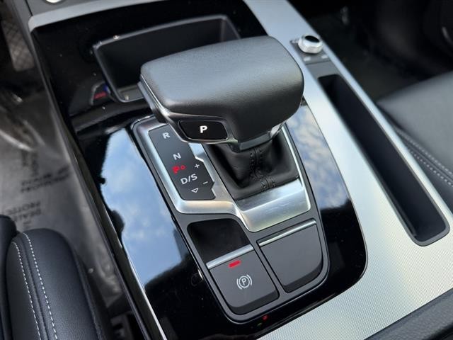 Audi Q5 Vehicle Full-screen Gallery Image 27