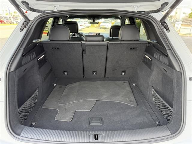 Audi Q5 Vehicle Full-screen Gallery Image 29