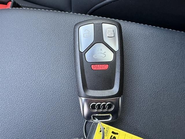 Audi Q5 Vehicle Full-screen Gallery Image 31