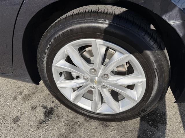 Chevrolet Malibu Vehicle Full-screen Gallery Image 12