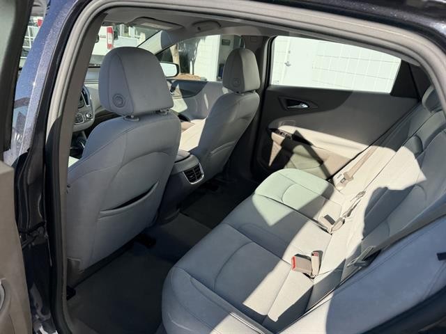 Chevrolet Malibu Vehicle Full-screen Gallery Image 16