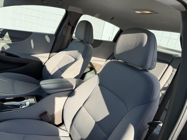 Chevrolet Malibu Vehicle Full-screen Gallery Image 17