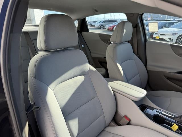 Chevrolet Malibu Vehicle Full-screen Gallery Image 20