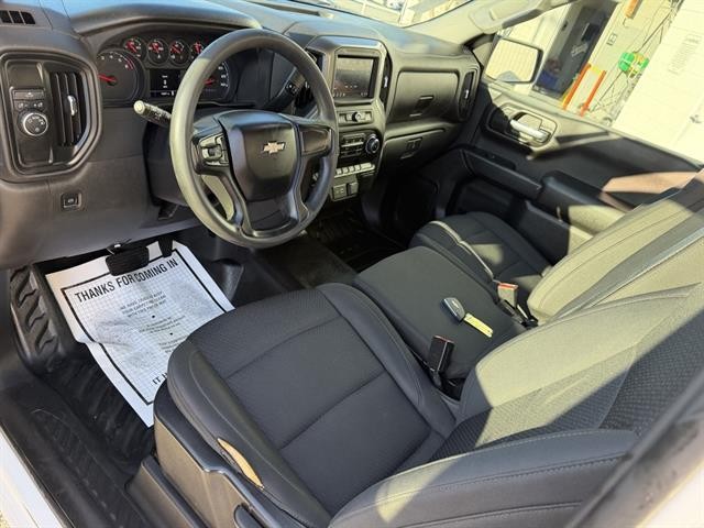 Chevrolet Silverado 1500 Vehicle Full-screen Gallery Image 02