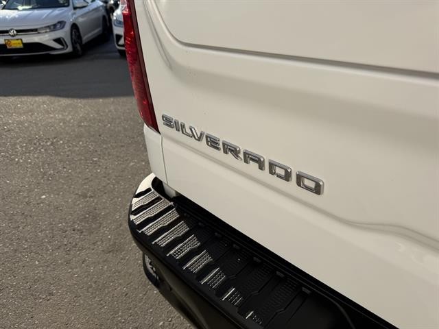 Chevrolet Silverado 1500 Vehicle Full-screen Gallery Image 10