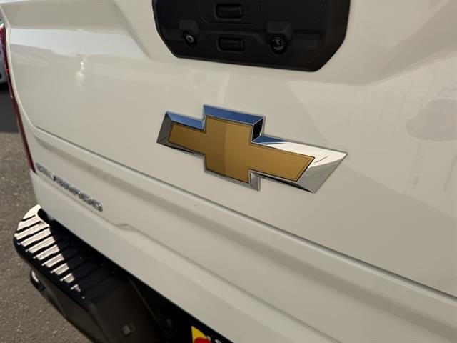 Chevrolet Silverado 1500 Vehicle Full-screen Gallery Image 12