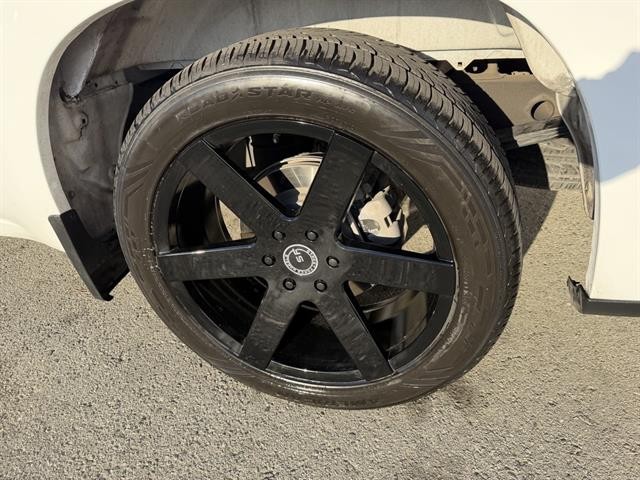 Chevrolet Silverado 1500 Vehicle Full-screen Gallery Image 13