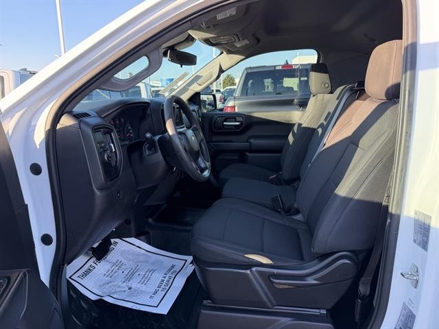 Chevrolet Silverado 1500 Vehicle Full-screen Gallery Image 15