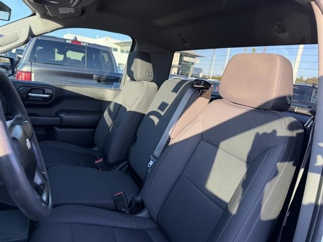 Chevrolet Silverado 1500 Vehicle Full-screen Gallery Image 16